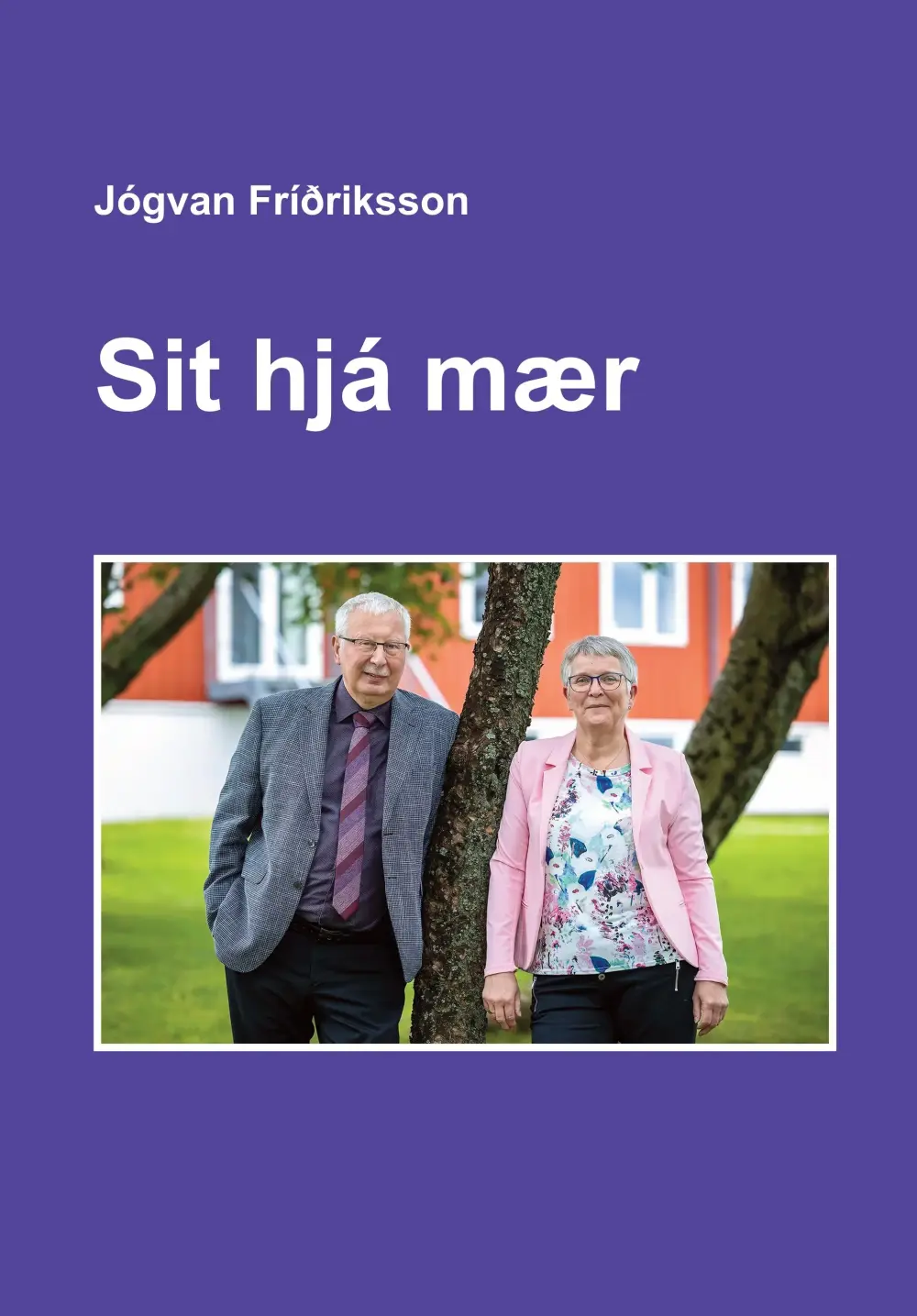 Sit hjá mær (14)